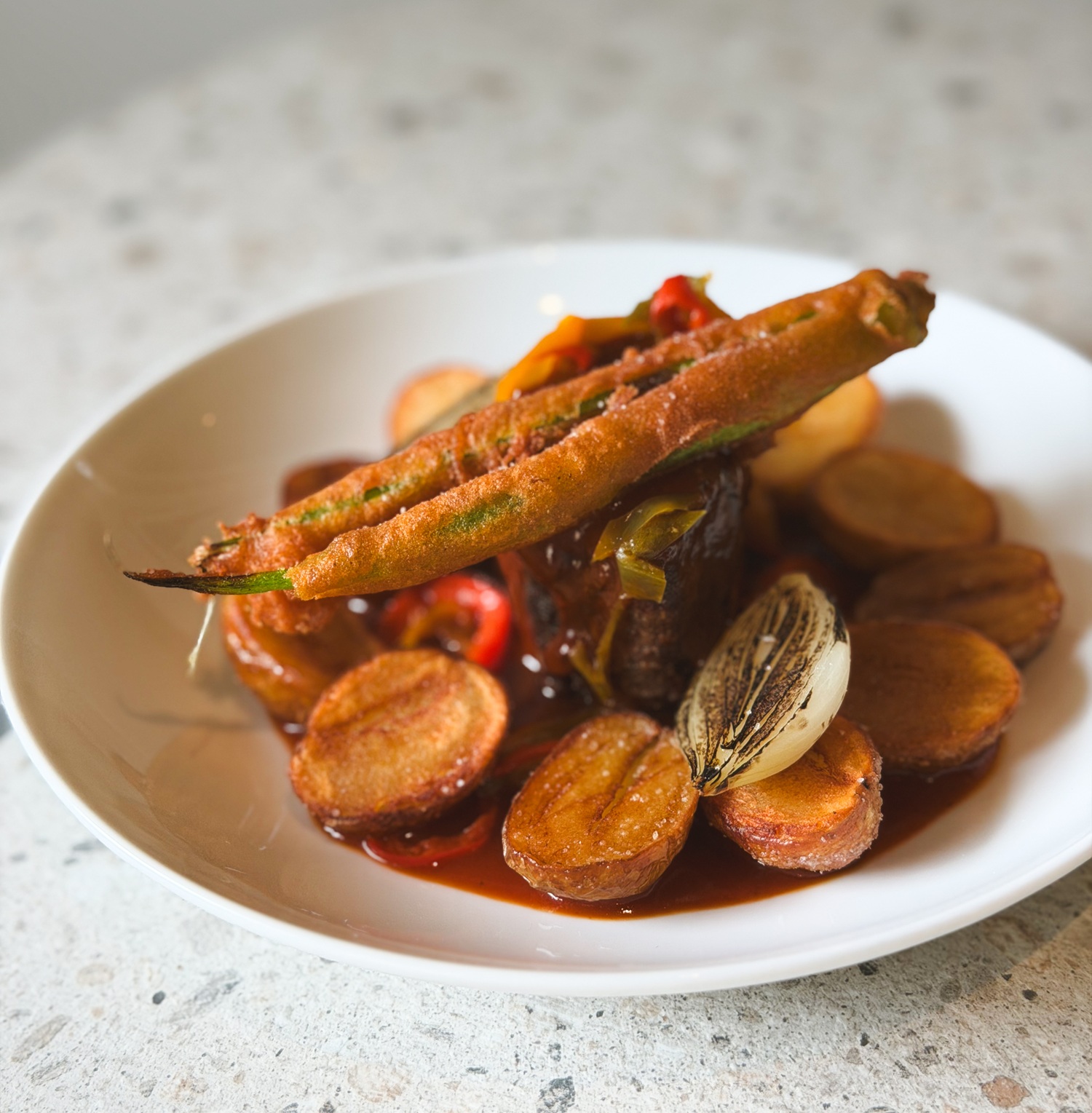 Bistrô no Caminho das Árvores lança menu completo com chefs internacionais por R$ 99