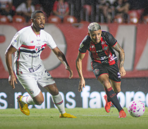 Imagem do post Vitória perde para o São Paulo, mantém tabu no Morumbis e vê Z4 se aproximar