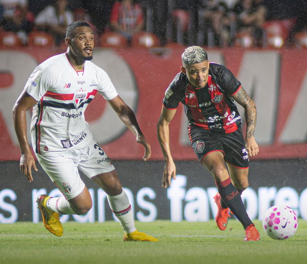 Vitória perde para o São Paulo, mantém tabu no Morumbis e vê Z4 se aproximar