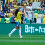 Brasil vence Argentina com golaço de bicicleta e brilha antes da Copa de 2027