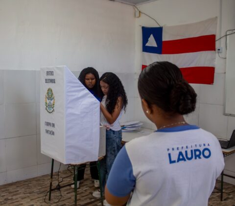 Imagem do post Alunos vão às urnas em eleição simulada e vivem experiência de cidadania