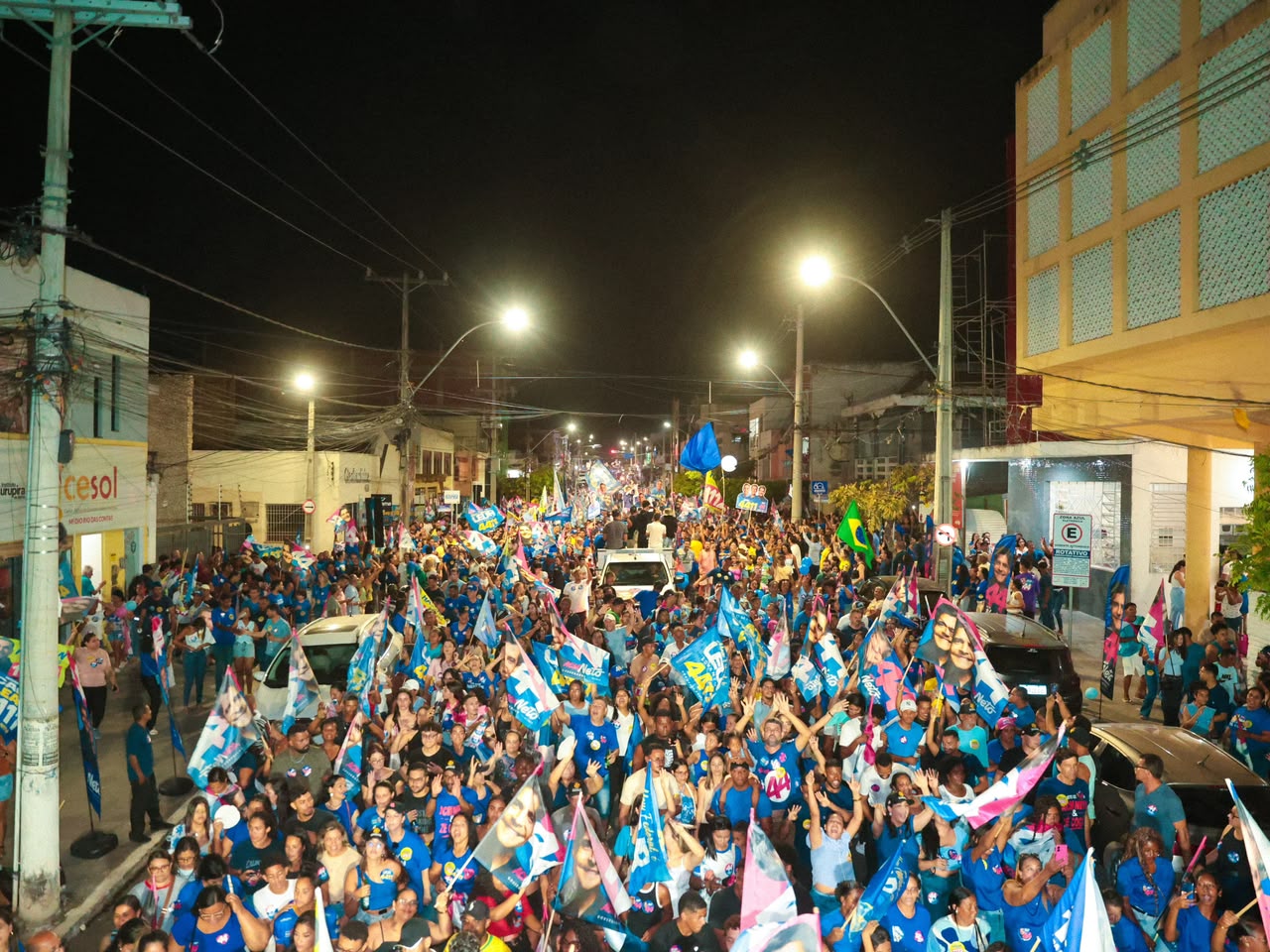 ACM Neto reúne multidão em Jequié e mira reta final antes da eleição