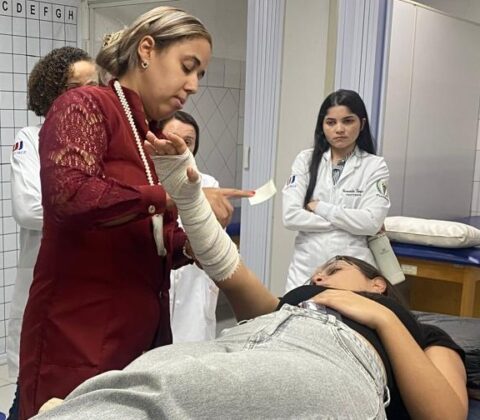 Imagem do post Serviço gratuito da Unijorge faz atendimentos de fisioterapia no pós-operatório do câncer de mama