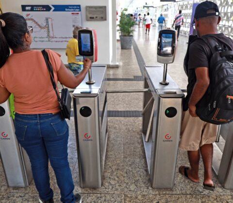 Imagem do post Adeus dinheiro físico? Ônibus de Salvador vão aceitar pagamento por QR Code no celular até o fim de outubro