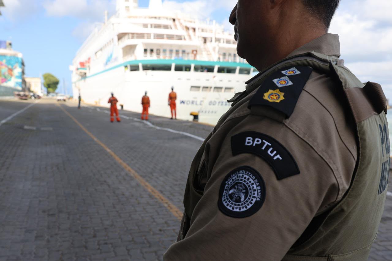 SSP inicia Operação Navio recepcionando embarcação com mais de 600 turistas no Porto de Salvador
