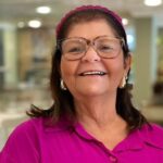Aos 68 anos e com meio século de sala de aula, professora transforma vidas ao alfabetizar adultos na Bahia