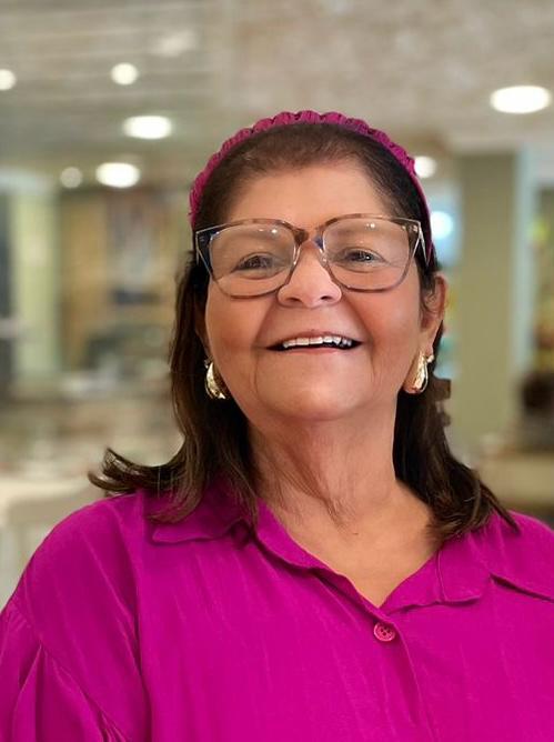 Aos 68 anos e com meio século de sala de aula, professora transforma vidas ao alfabetizar adultos na Bahia