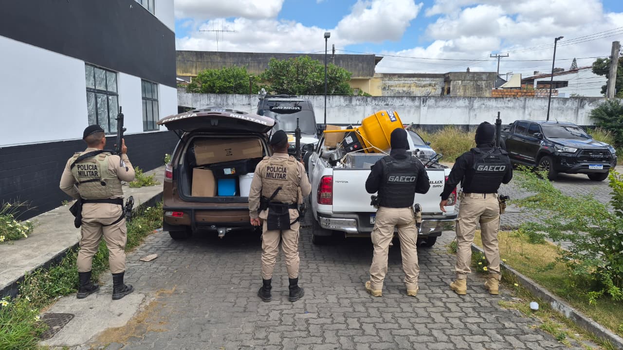 Operação prende liderança criminosa foragida e desmonta laboratório clandestino de drogas