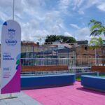 Lauro de Freitas ganha praça revitalizada na Itinga com o 2º campo de grama sintética da cidade