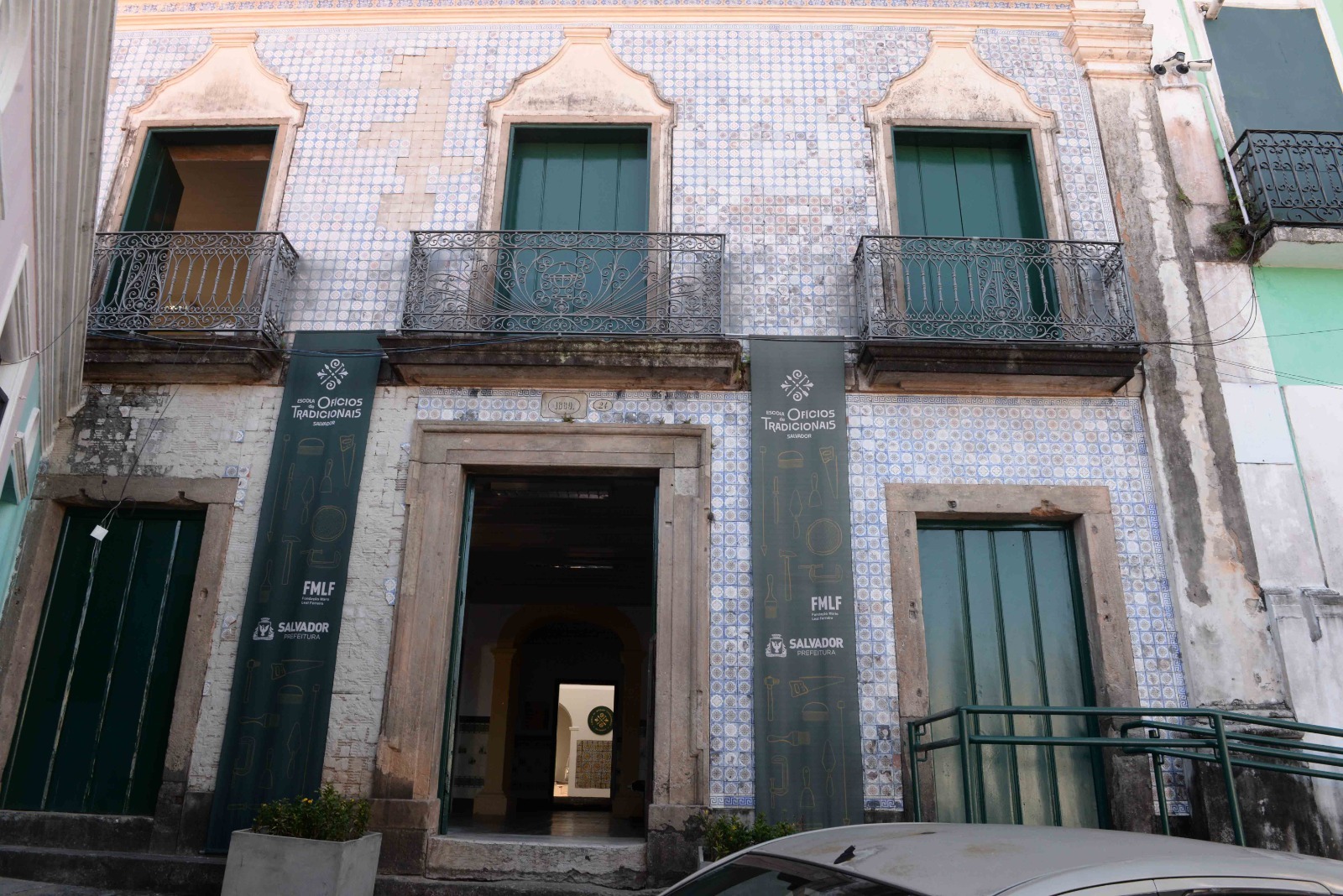 Escola em casarão histórico da capital capacita profissionais de graça