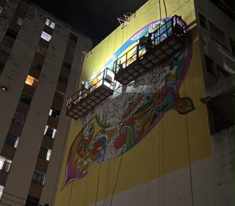 Imagem do post Obra monumental colore prédio em Salvador e homenageia ícone da arte baiana