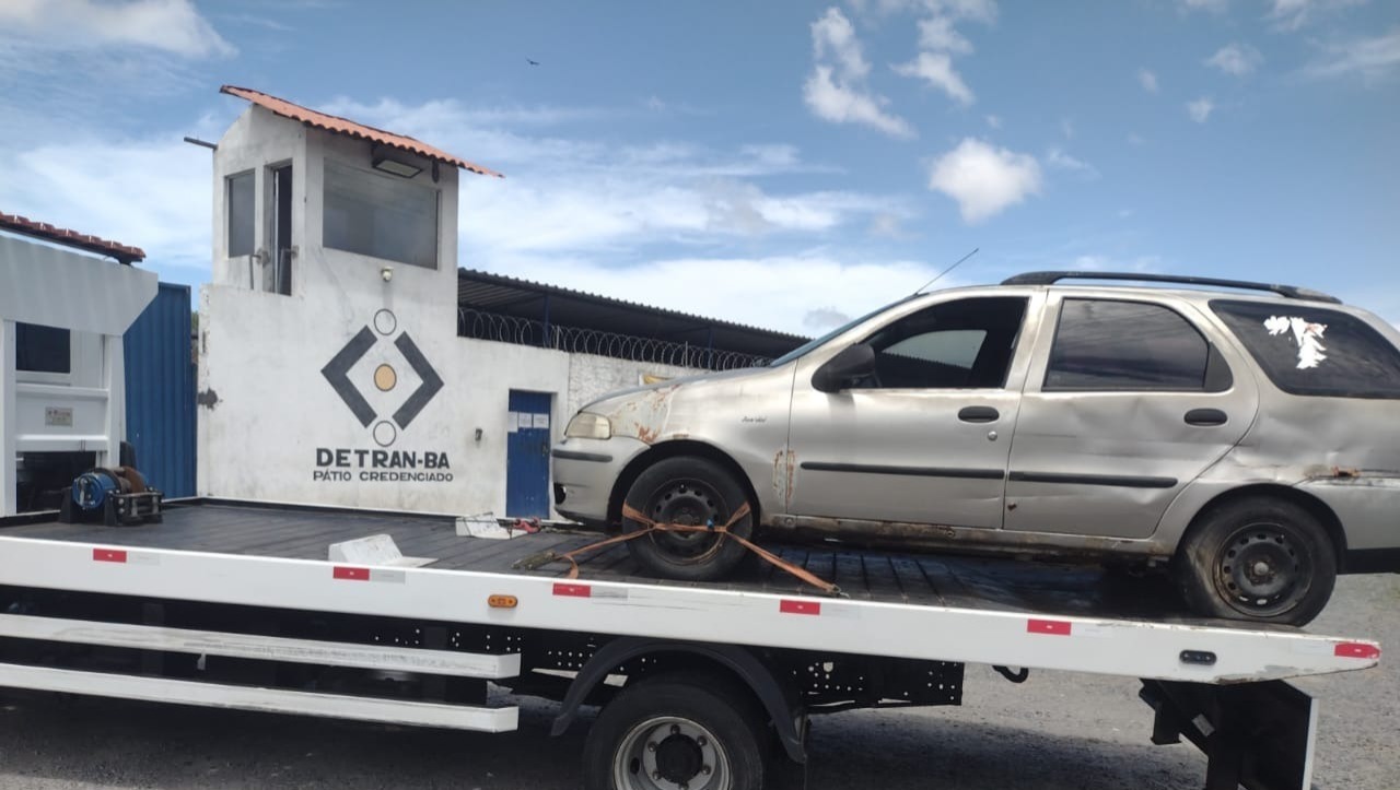 Lauro de Freitas intensifica fiscalização de carros abandonados e registra 11 remoções