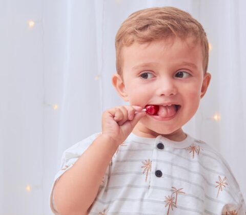 Imagem do post Dia das Crianças: dentista faz alerta sobre doces e revela cuidados essenciais com os dentes