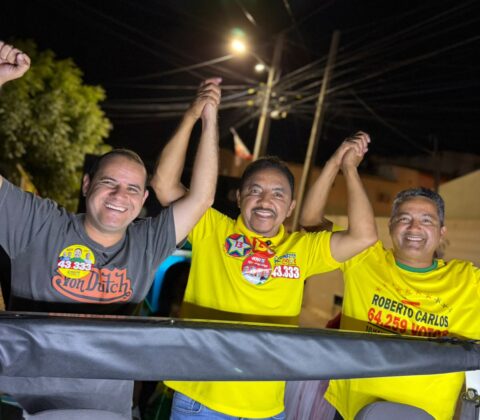 Imagem do post Roberto Carlos comemora reeleição com carreata em Juazeiro e inicia mobilização por Lula