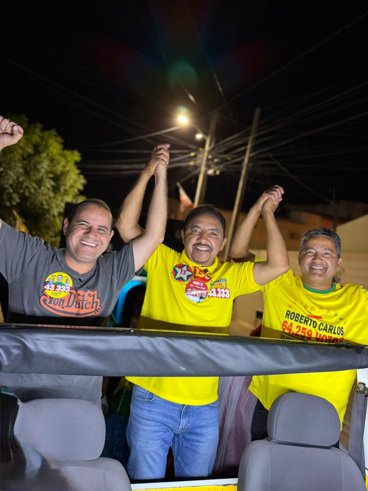 Roberto Carlos comemora reeleição com carreata em Juazeiro e inicia mobilização por Lula