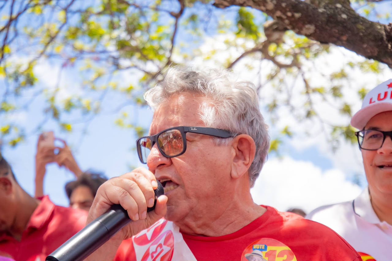 Caetano reúne apoiadores de Lula em Camaçari e faz convocação para o segundo turno