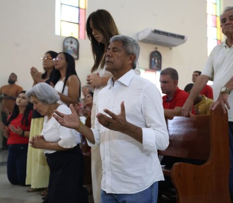Imagem do post Governador Jerônimo Rodrigues participa de procissão de Nossa Senhora do Perpétuo Socorro em Jequié
