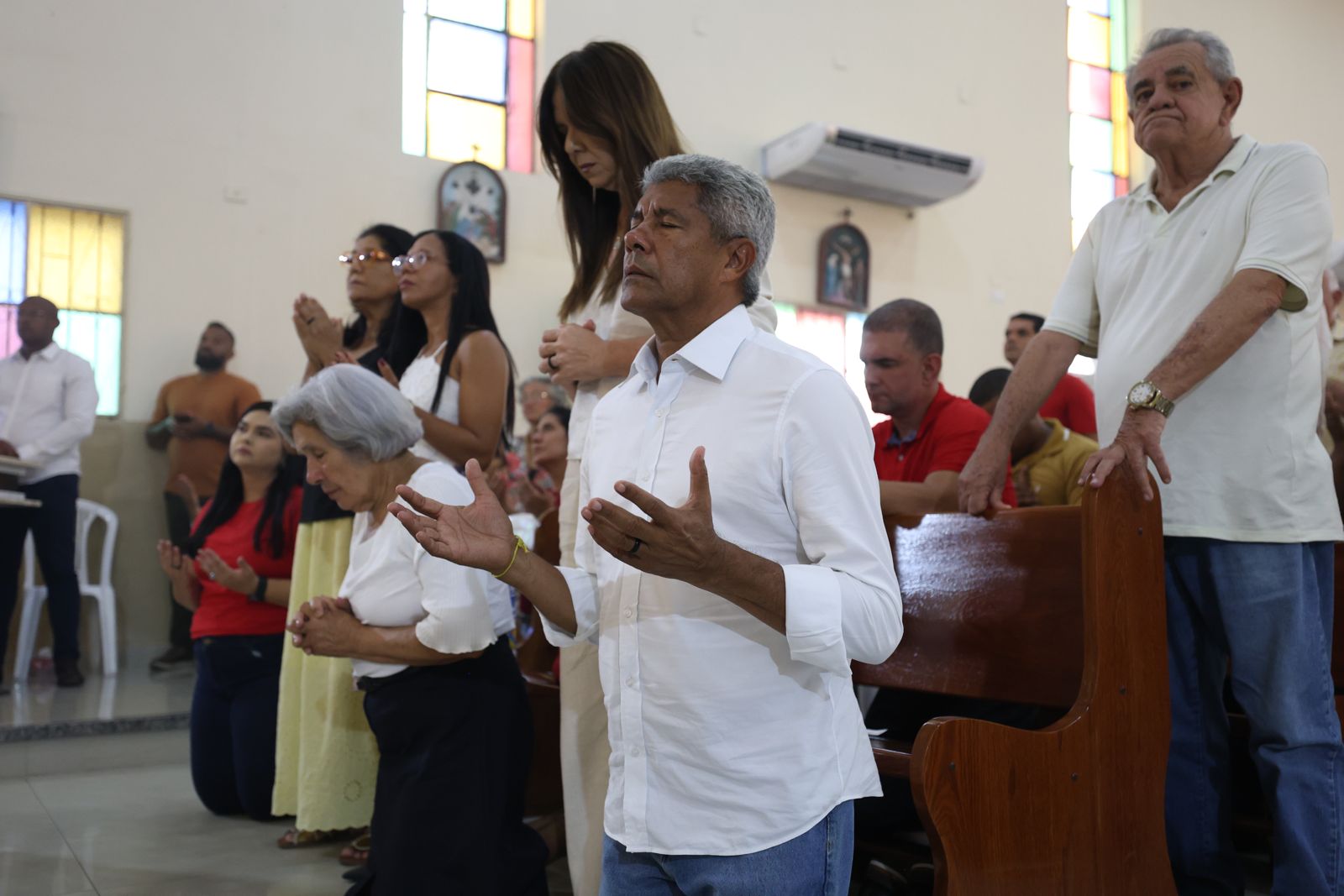 Governador Jerônimo Rodrigues participa de procissão de Nossa Senhora do Perpétuo Socorro em Jequié