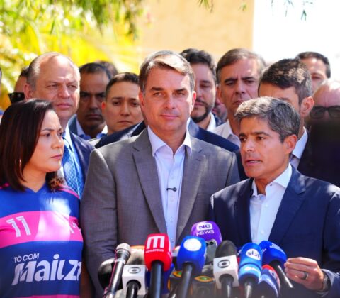 Imagem do post ACM Neto pede votos para Flávio Bolsonaro e cobra compromisso com a Bahia e o Nordeste