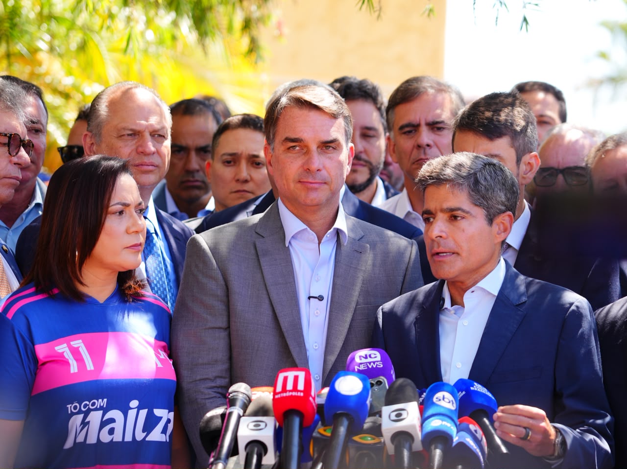 ACM Neto pede votos para Flávio Bolsonaro e cobra compromisso com a Bahia e o Nordeste