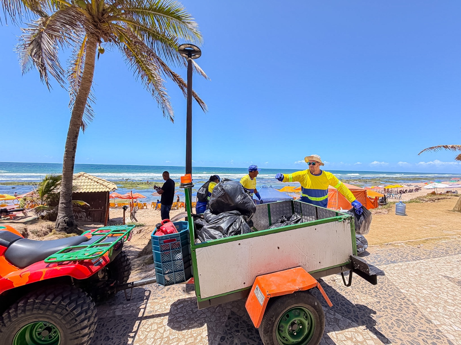 Após feriadão, praias de Lauro de Freitas recebem mutirão de limpeza; veja locais