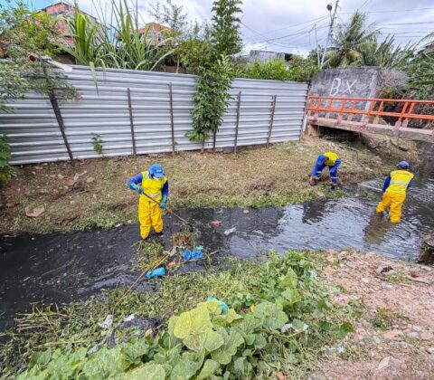 Imagem do post Prefeitura realiza limpeza de canal ligado ao Rio Goró, na Itinga