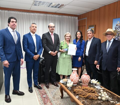 Imagem do post Ivana Bastos recebe parecer do TCE-BA sobre contas do governo de 2025