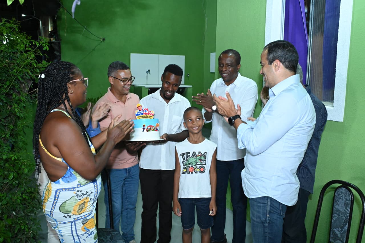 Prefeitura anuncia novas reformas após entregar 200 casas em Salvador