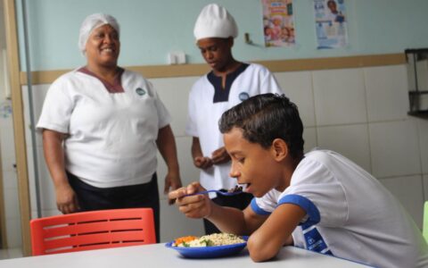 Imagem do post Rede municipal de Salvador oferece cerca de 180 mil refeições por dia a 160 mil estudantes