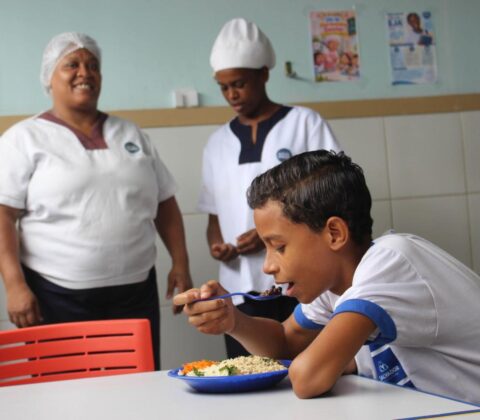 Imagem do post Rede municipal de Salvador oferece cerca de 180 mil refeições por dia a 160 mil estudantes