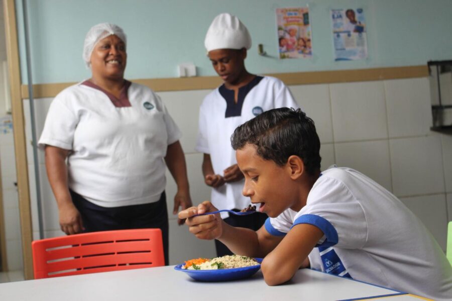 Rede municipal de Salvador oferece cerca de 180 mil refeições por dia a 160 mil estudantes