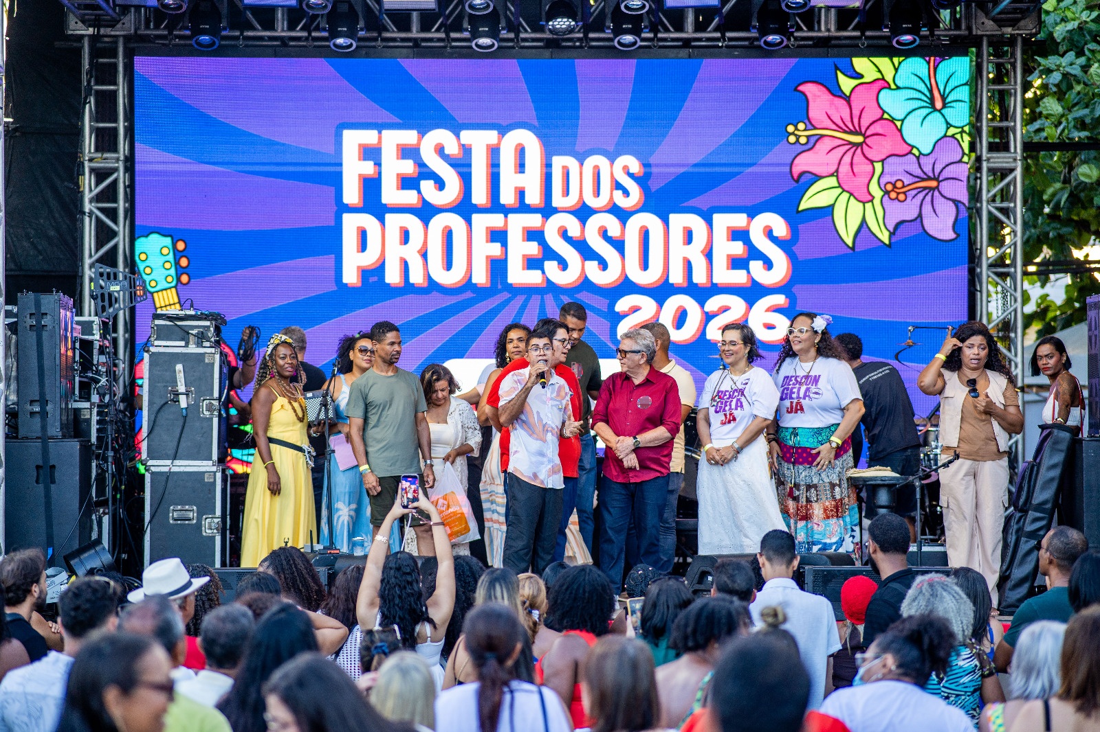 Com shows e celebração, Camaçari homenageia profissionais da educação