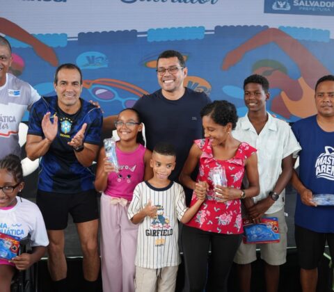 Imagem do post Prefeitura de Salvador entrega kits gratuitos e amplia acesso à natação