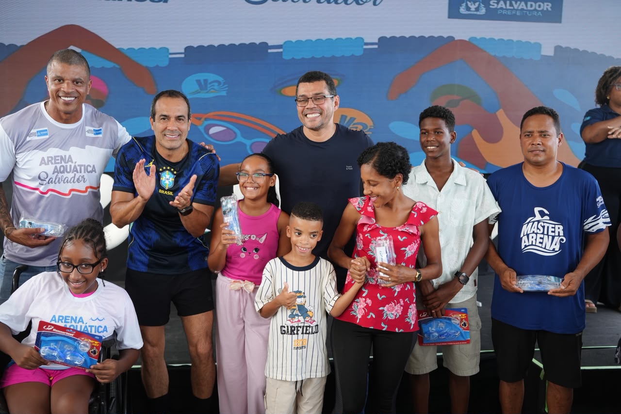 Prefeitura de Salvador entrega kits gratuitos e amplia acesso à natação