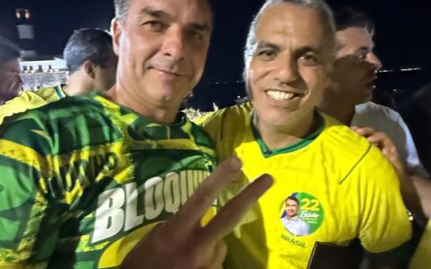 Imagem do post Cezar Leite rebate polêmica, derruba liminar e entrega Título de Cidadão a Flávio Bolsonaro