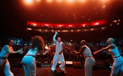 Imagem do post Xanddy Harmonia emociona o público com show “Só as Antigas” na Concha Acústica em Salvador