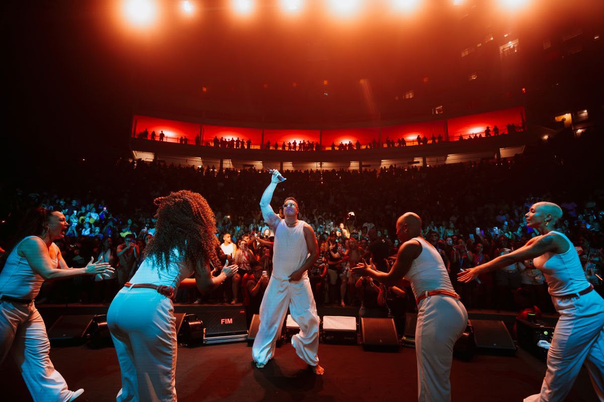 Xanddy Harmonia emociona o público com show “Só as Antigas” na Concha Acústica em Salvador