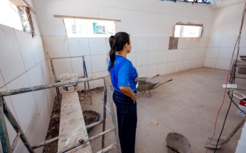 Imagem do post Débora Regis vistoria obra da Cozinha Comunitária de Itinga que chega a 70%