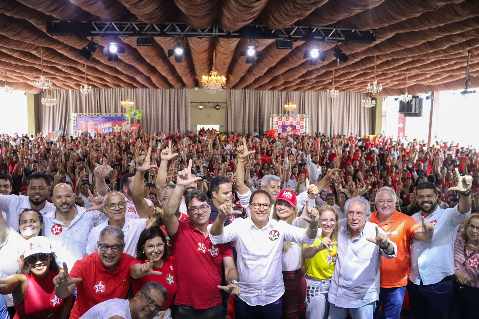 Jerônimo reúne mais de 30 prefeitos em Itabuna antes de agenda com o presidente