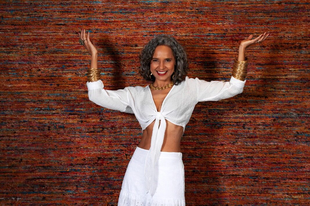 Carla Visi celebra a força feminina do Axé no Réveillon AYÓ