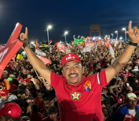 Imagem do post Roberto Carlos mobiliza militância em ato com Lula na Ponte Presidente Dutra