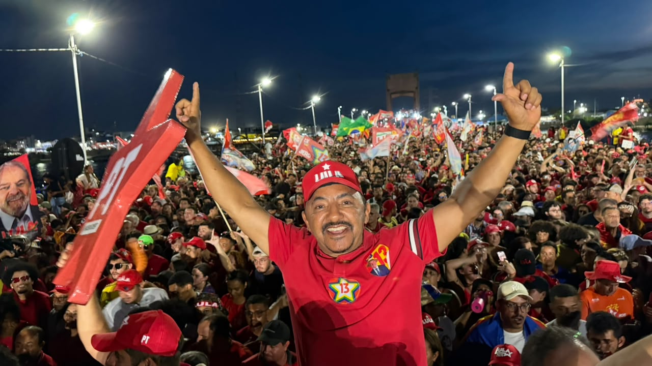 Roberto Carlos mobiliza militância em ato com Lula na Ponte Presidente Dutra