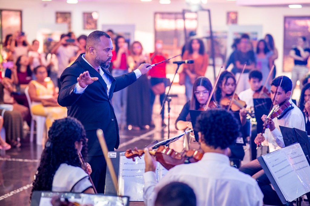 Orquestra Caraípa celebra oito anos de trajetória durante concerto especial