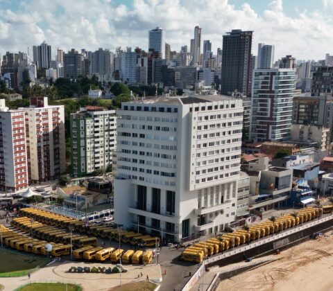 Imagem do post 101 municípios da Bahia recebem novos ônibus escolares; confira a lista