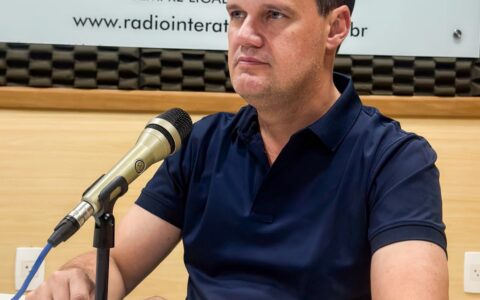 Imagem do post “Enquanto Lula vai ampliar os investimentos, Flávio Bolsonaro quer fazer tesouraço e perseguir a Bahia”, afirma Júlio Pinheiro