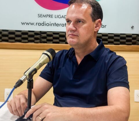 Imagem do post “Enquanto Lula vai ampliar os investimentos, Flávio Bolsonaro quer fazer tesouraço e perseguir a Bahia”, afirma Júlio Pinheiro