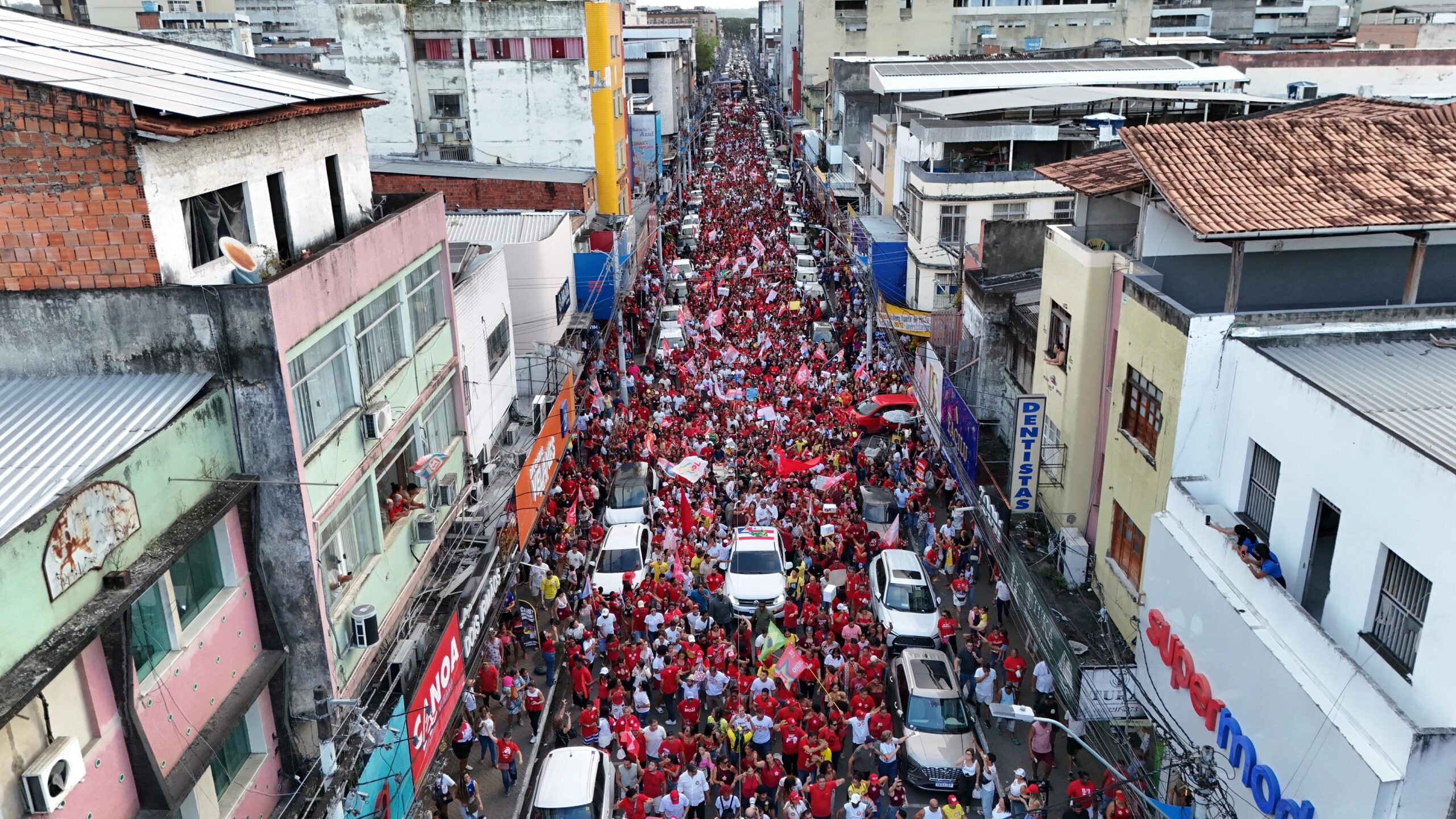 Jerônimo reúne 30 mil pessoas em ato pró-Lula em Itabuna