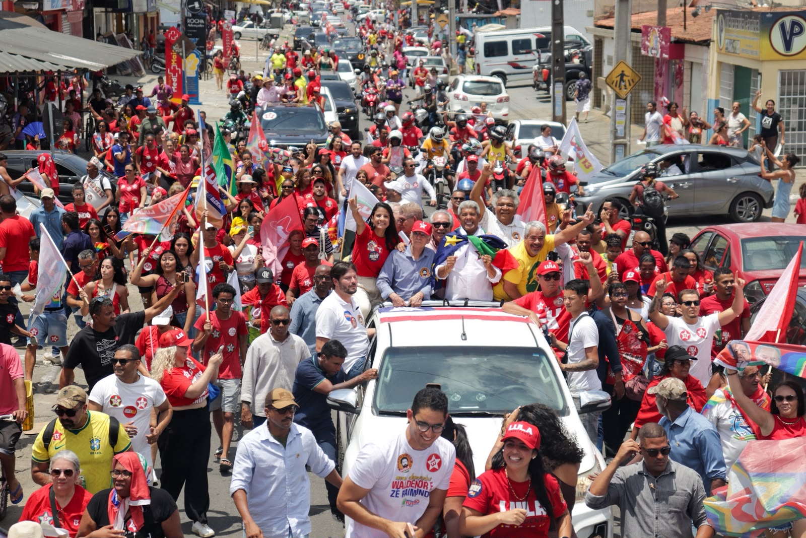 Jerônimo lidera carreata em Vitória da Conquista em ato pró-Lula