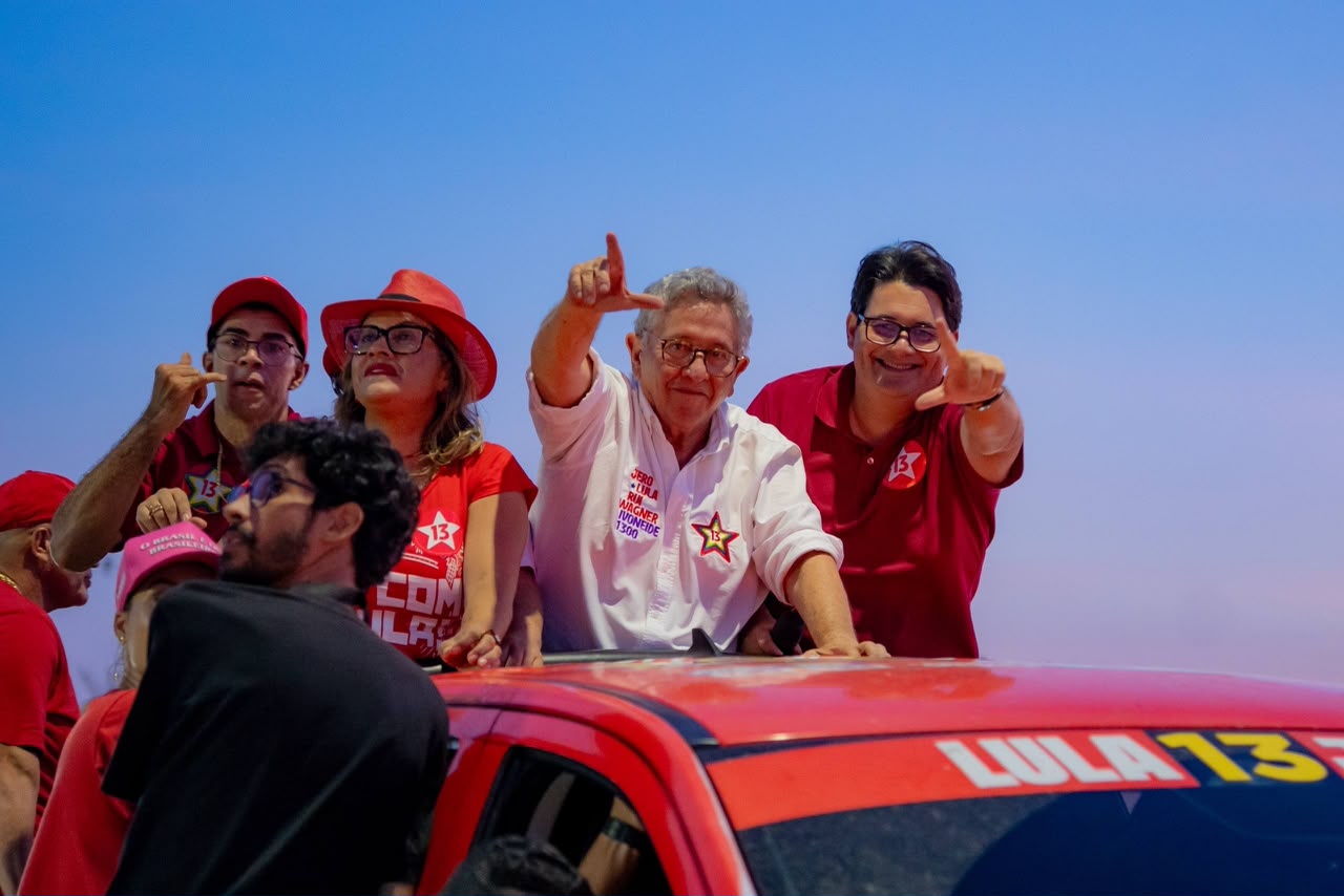 Caetano lidera carreata pró-Lula em Camaçari no último dia de campanha