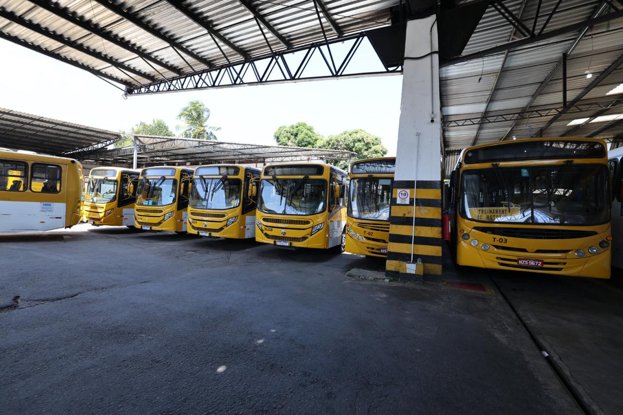 Procon encontra 544 ônibus parados em garagens de Salvador durante votação do 2º turno